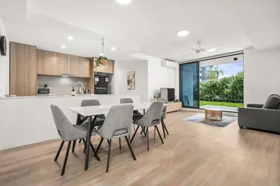 Image de 180m² Terrace Spacious 2Beds Apt Near Shop & Beach