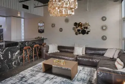 Image de New Skyline Townhome on 6th