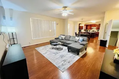 Image de Showstopper: 5 Br+, 3. 5ba Spacious Home