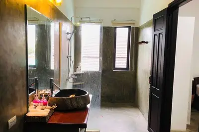 Image de 3-bedroom spacious villa in charming Hoi An near An Bang Beach with WiFi, Ac