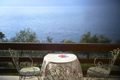 Image de Miralago house 30 meters from the beach