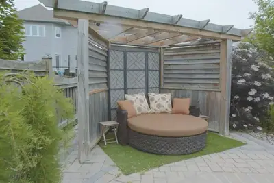 Image de Spacious 5-bedroom house w charming lake view with WiFi, Ac, saltwater pool