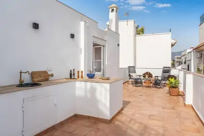 Image de Huge Terrace, Historic Cave & Close to the beach