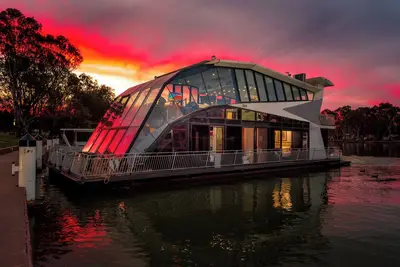 Image de World Luxury Award Winner 6 Star Houseboat Mildura 5 Kings with private ensuites