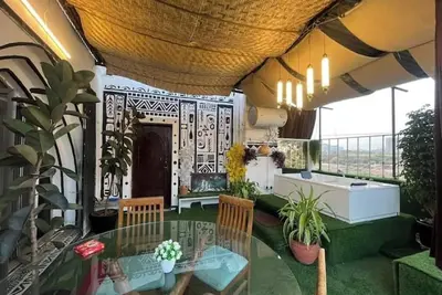 Image de Riverside Jacuzzi Terrace patio with safety
