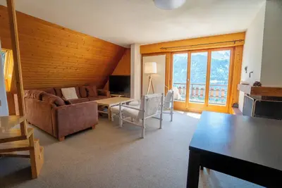 Image de L'appartement se situe en dessus du village de Gryon, aux Verneys Soleil, à 2 km du téléski des Frac