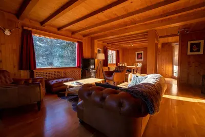 Image de Le chalet se situe en dessus de la place de Barboleuse.