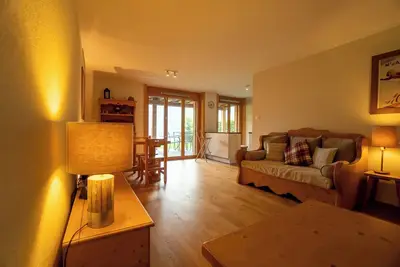 Image de L'appartement se situe à 150m de la place de la Barboleuse à Gryon et est proche de toutes les commo