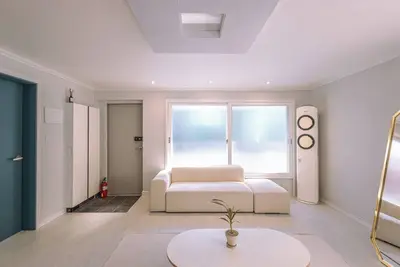 Image de 인천 남동구 간석동 머니스테이 방3개 넓은거실 단체모임.