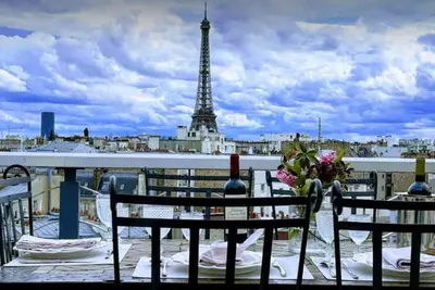 Image de Eiffel tower incredible view