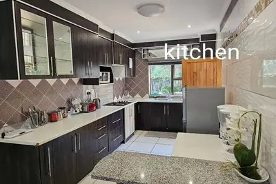 Image de 3 Bedroom, Close to shopping malls.