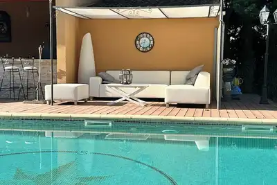 Image de Grande villa en campagne sans vis a vis á Avignon pour 12 personnes