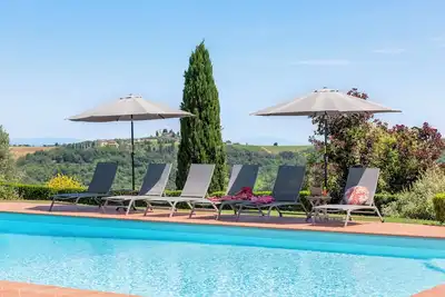Image de Two-bedroom, two-bathroom apartment with pool and Ac