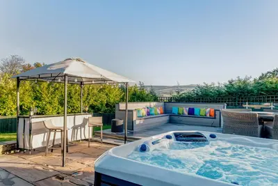 Image de Woodland Retreat - 7 Bed / Hot Tub - Ideal for Hen Parties & Other Celebrations