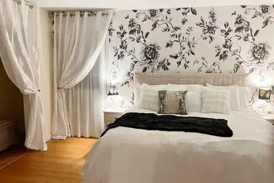 Image de Big City Haven | Safe & Spacious 2br Retreat near Nyc w/ Porch, Sleeps 7