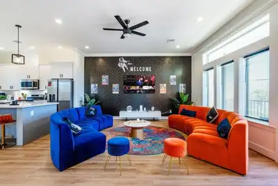 Image de Modern \"Nasa\" Home - Billiard, Ping pong, Rooftop