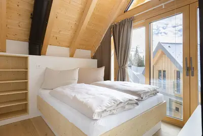 Image de Chalet n#3 avec 3 chambres, sauna et jacuzzi.
