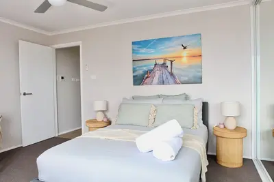 Image de Seaside Serenity - Top Level Home w/ Stunning View