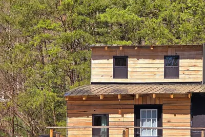Image de Bigfoot Lodge, Off-Grid Cabin in Hartford, Tn