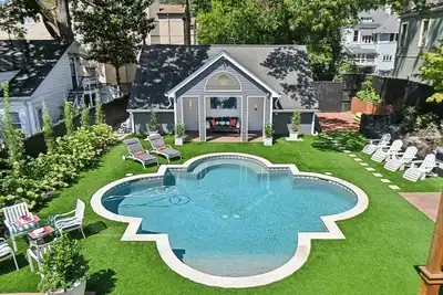 Image de Spacious Atlanta Mansion. 13 beds 5 Bath, 3 floors, pool & sauna. near Piedmont