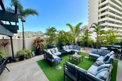 Image de Tropical Oasis, Steps away from Waikiki Beach, Free Parking