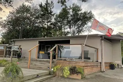 Image de Lake Erie Waterfront Cottage. Sleeps Up To 7, Just Bring Your Bathing Suit.