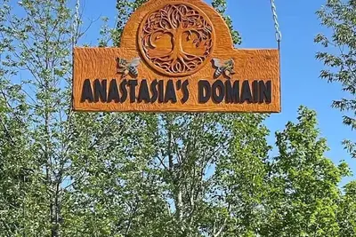 Image de Anastasia’s Domain 2, Farm stay, off grid cabin in a beautiful forest!