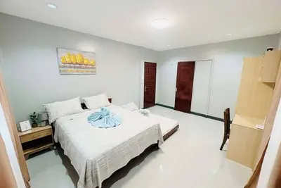 Image de Charming 1-bed house in with lovely ocean views 7 mins to whale shark watching.