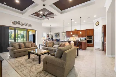 Image de Equestrian Seasonal | Pool Access | Wef