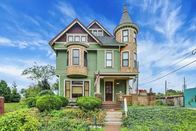 Image de The Main House at The Birdhouse on Meridian.