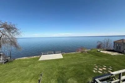 Image de Lake Simcoe Waterfront Cottage. All Season Getaway,