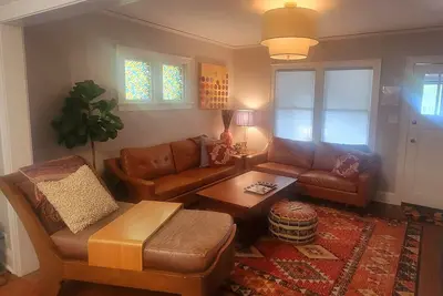 Image de Quiet pet friendly home with fully fenced yard