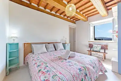 Image de Maison de campagne avec piscine panoramique à seulement 3 kms de Arezzo