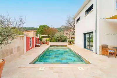 Image de Villa Lumière avec piscine balinaise dans un hameau proche des collines