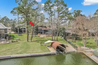 Image de Private 6bed/5. 5+Bath Lakefront Home on Lake Conroe's Calmest Cove