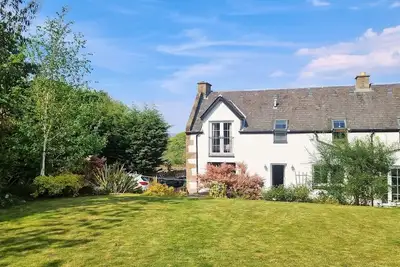 Image de Beautiful Scottish country garden cottage near Edinburgh with countryside views