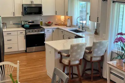 Image de Centrally located oasis home, walking distance to downtown and beaches