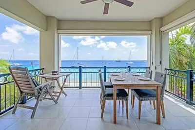 Elegancia Ocean Front Apartment
