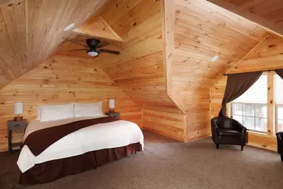 Image de Cozy Two-Bed Cabin Townhouse Retreat