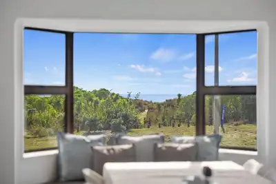 Image de Sandbanks - Papamoa Beachfront Holiday Home