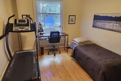 Image de Spacious 4-bedroom apartment with WiFi, treadmill in charming Milwaukee