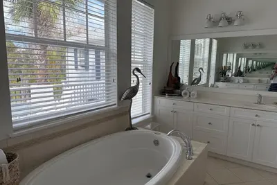 Image de Duplex Heated Pool Walk to Beach