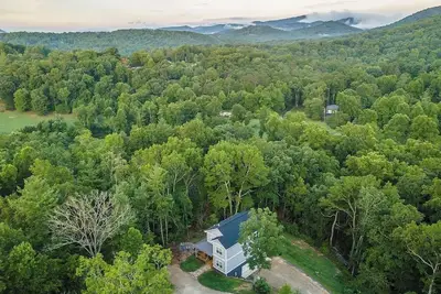 Image de Charming wooded, 3-bedroom pet friendly home Fairview