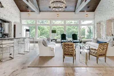 Image de luxurious home with Pool, Hot Tub, Fitness Room, Theater and separate Casita.