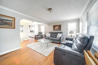 Image de Walk to Lake Erie & Beach Access: Home w/ Deck!