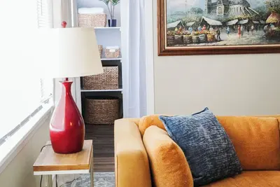 Image de Eclectic 3-Br Lower w King Bed & Pack-n-Play & Fire Pit near Lake Mi