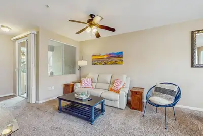 Image de Tri-level Condo in Gated Community w/ balcony, office, & shared pool/hot tub