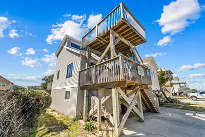 Image de Spacious 4br Getaway with Ocean Views, Game Area, and Private Hot Tub