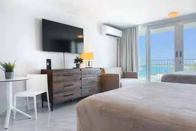 Image de Steps to Beach 9th Floor w/Parking @ Esj