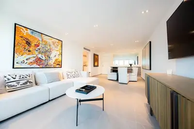 Oasis 2br/2Bath Steps from Beach + Parking @ Esj